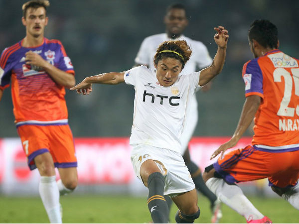 Katsumi Yusa (centre)