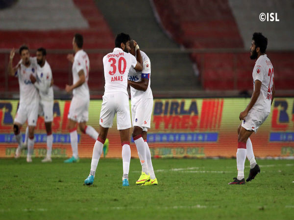 Delhi Dynamos players celebrate