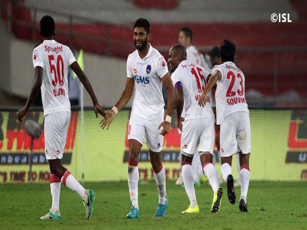 Anas Edathodika (centre)