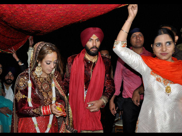Yuvraj-Hazel tie the knot at Gurudwara