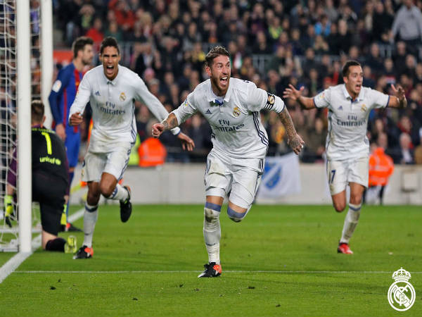 Sergio Ramos (centre)