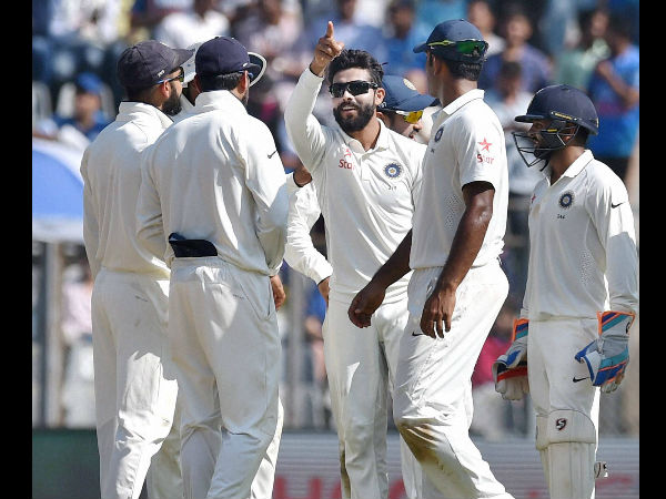 Ravindra Jadeja removes Alastair Cook