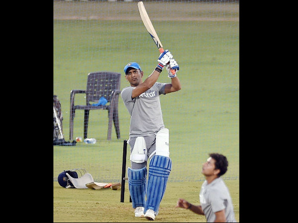 Dhoni practicing big shots