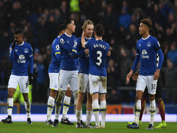Everton players celebrate