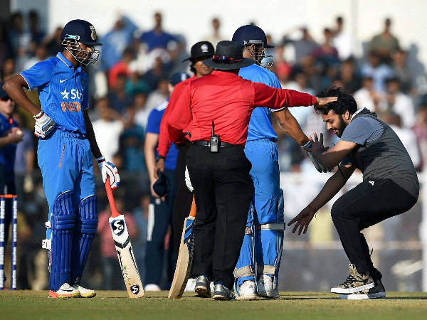 A fan touches MS Dhoni's feet in Mumbai during India A-England match on Tuesday (January 10) A fan touches MS Dhoni's feet in Mumbai during India A-England match on Tuesday (January 10)