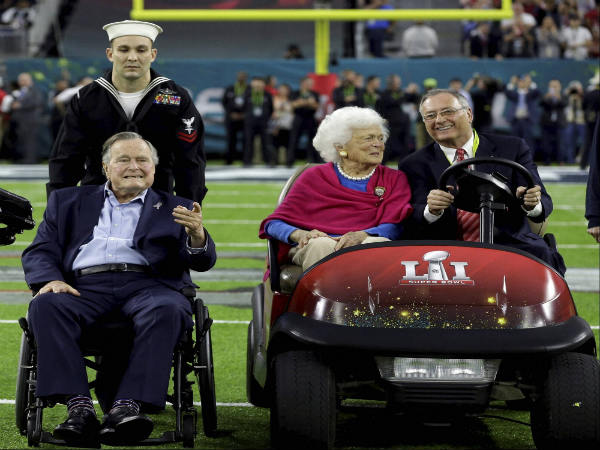 Former President George H.W. Bush and wife Barbara on the field before the NFL Super Bowl 