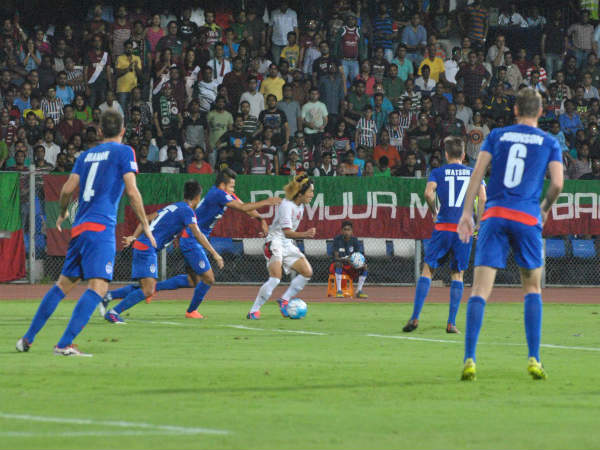 Katsumi Yusa (centre) (Image courtesy: Mohun Bagan Twitter handle)