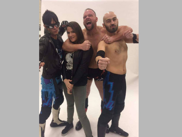 Lita (centre) with her friends (Image courtesy: 434.com facebook page)