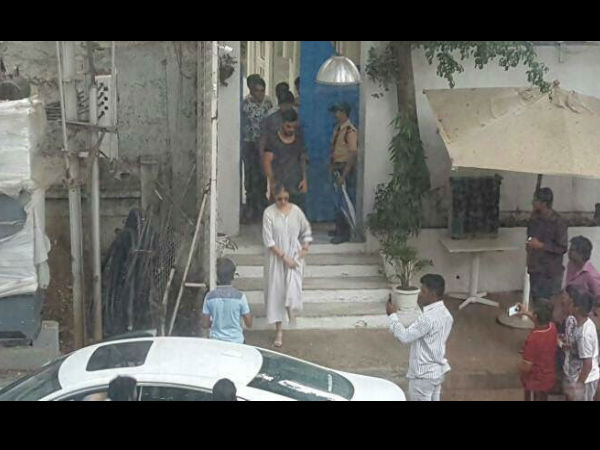 Anushka joins Virat in Bengaluru