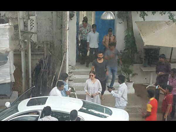 Anushka meets beau Virat