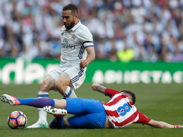 Real Madrid (left) and Atletico Madrid players tussle for the ball (Image courtesy: La Liga twitter handle) Real Madrid (left) and Atletico Madrid players tussle for the ball (Image courtesy: La Liga twitter handle)