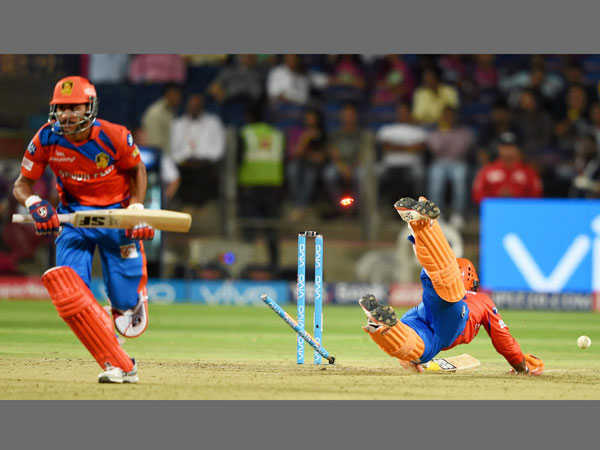 Dinesh Karthik's run out