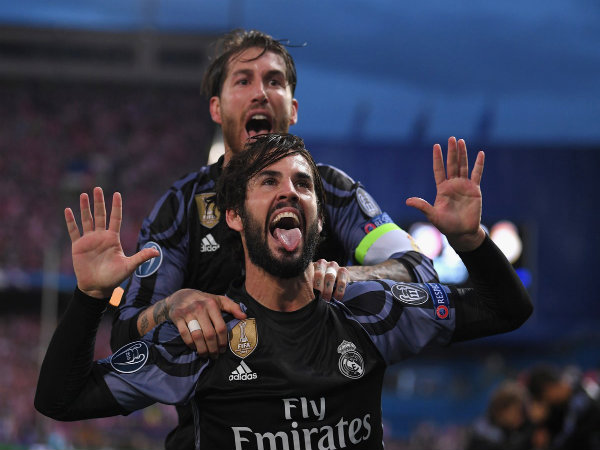 Isco (front) celebrates with Sergio Ramos