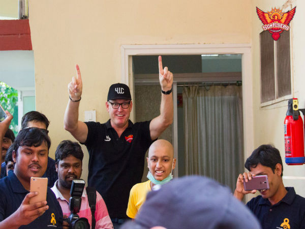 Tom Moody (centre) (Image courtesy: SRH Twitter handle)