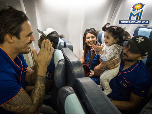 Mitchell Johnson playing with Harbhajan's daughter