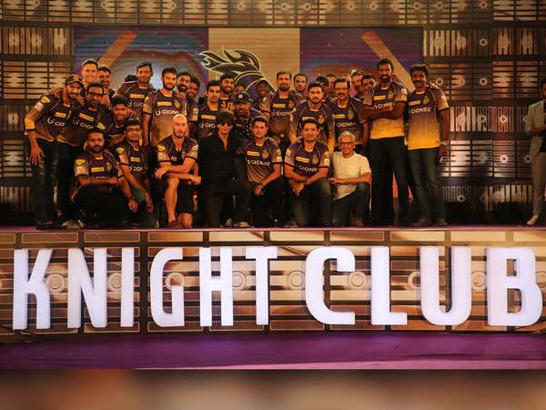 KKR team with owner Shah Rukh Khan