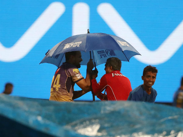 Yusuf Pathan fights for umbrella with umpire