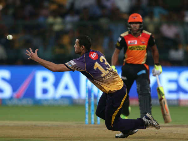 Coulter-Nile diving towards his left