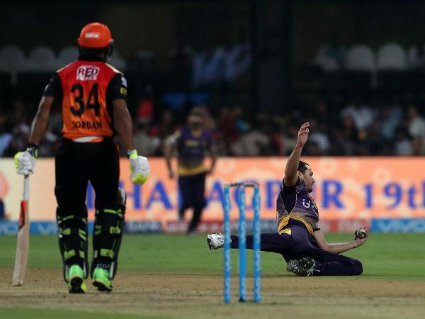 Maintains the balance