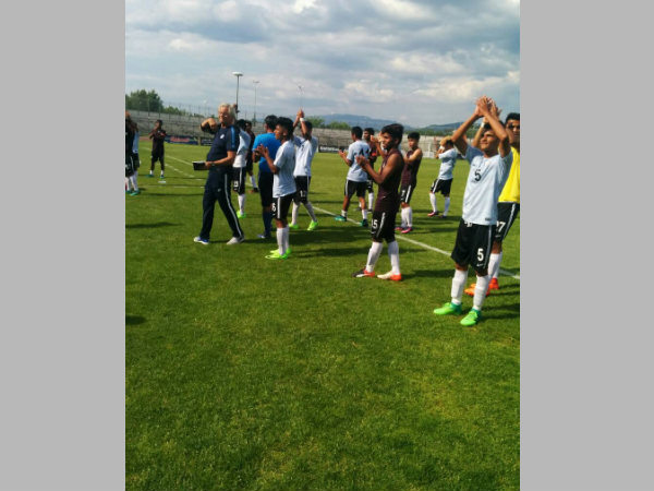India U-17 football team applaud the fans
