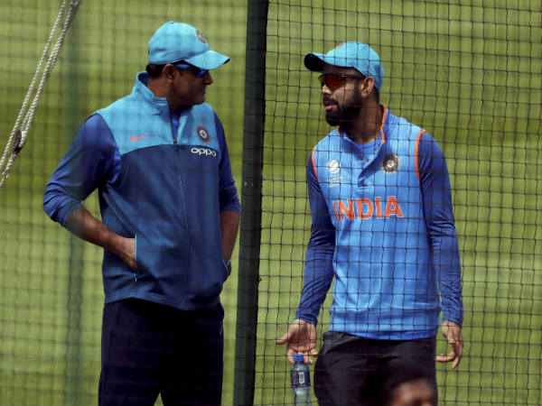 Anil Kumble (left) and Virat Kohli