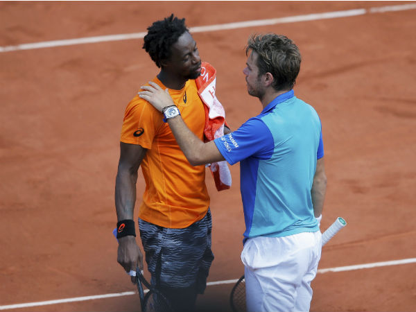 France's Gael Monfils, left, and Switzerland's Stan Wawrinka talk during their fourth round match of the French Open tennis tournament at the Roland Garros stadium, in Paris, France.