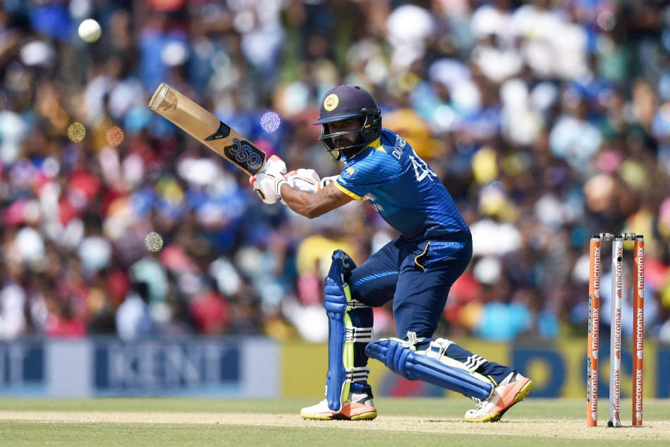 Niroshan Dickwella gave SL a steady start