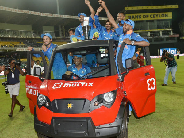 Dhoni drives the car
