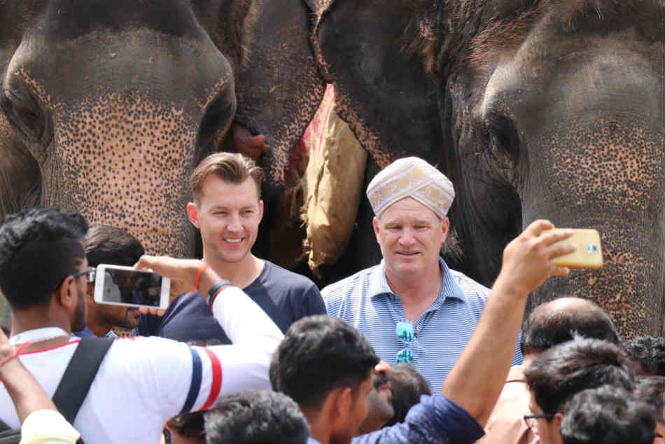 Brett Lee and Dean Jones pose for fans
