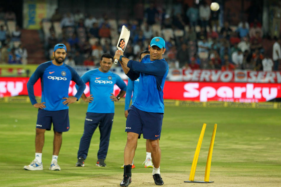 MS Dhoni bats left handed