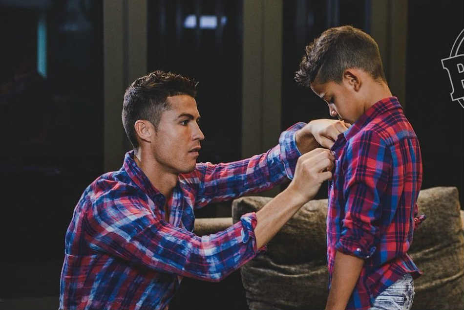 Ccristiano Ronaldo promotes a new arrival in his CR7 collection Ccristiano Ronaldo promotes a new arrival in his CR7 collection