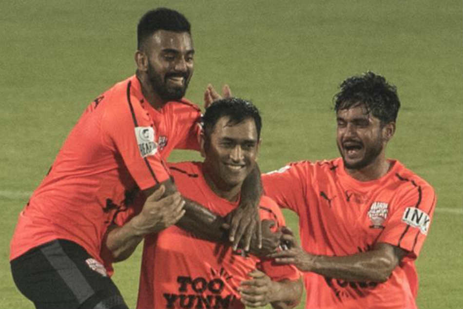 Virat Kohli says MS Dhoni has team's support