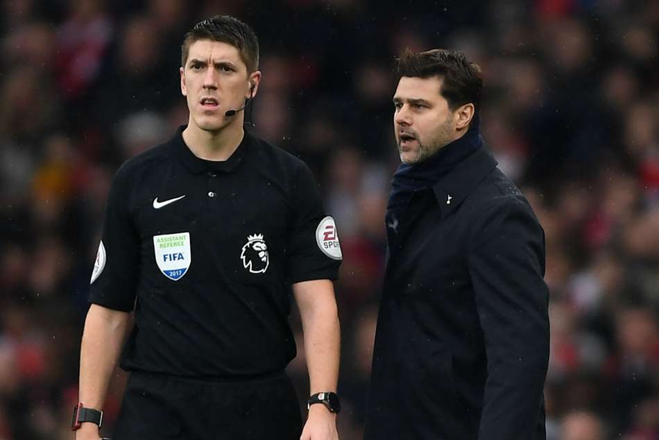 Pochettino (right) unhappy with refereeing decisions Pochettino (right) unhappy with refereeing decisions