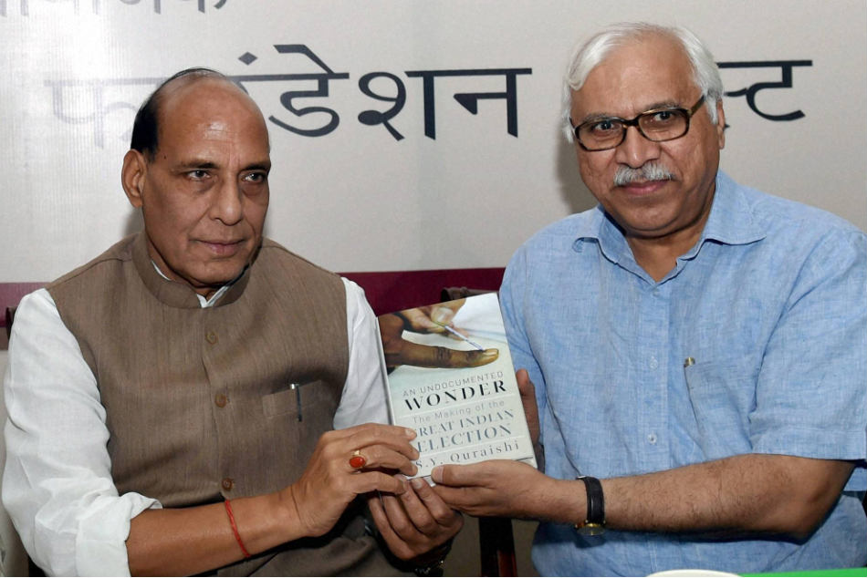 SY Quraishi (right) is now the AIFF's administrator