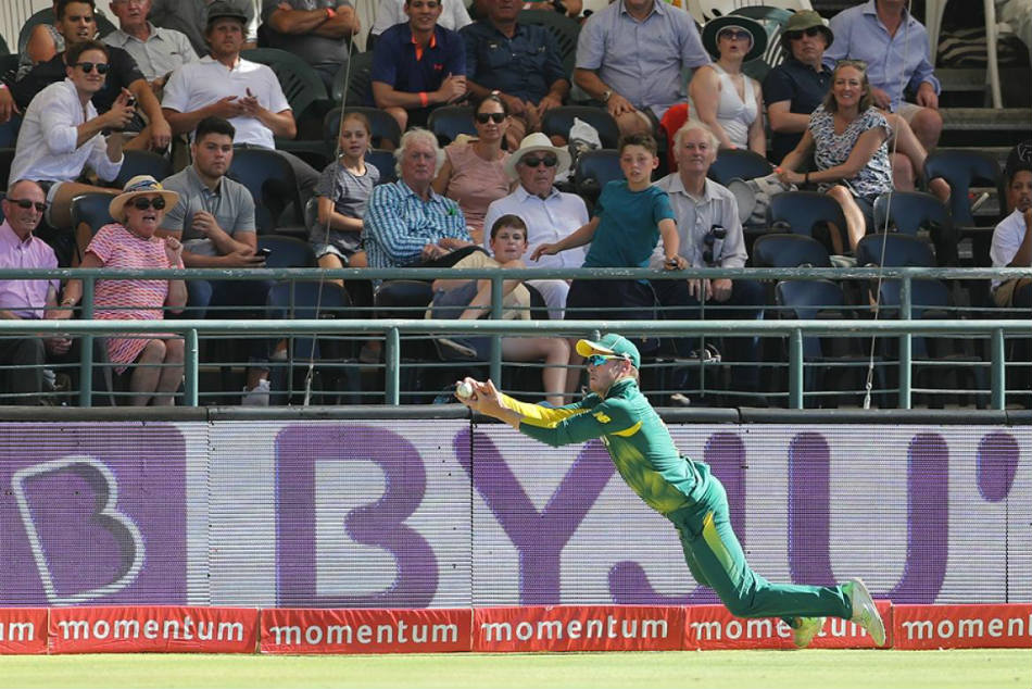 Miller attempts a failed catch