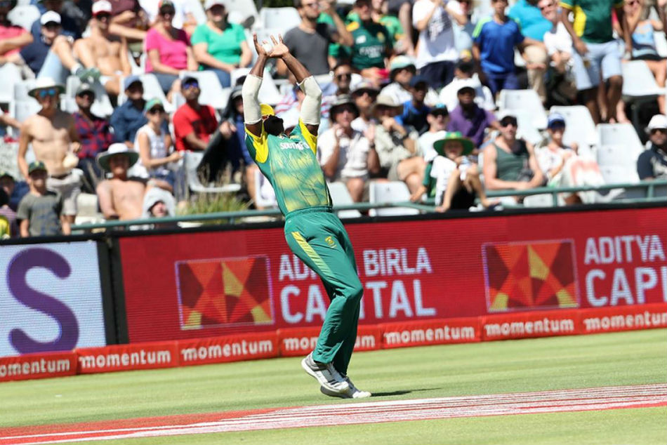 Phehlukwayo takes a brilliant catch