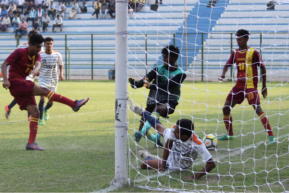 Action from the Santosh Trophy 2018 match between West Bengal and Maharashtra in Kolkata (Image: AIFF Media)