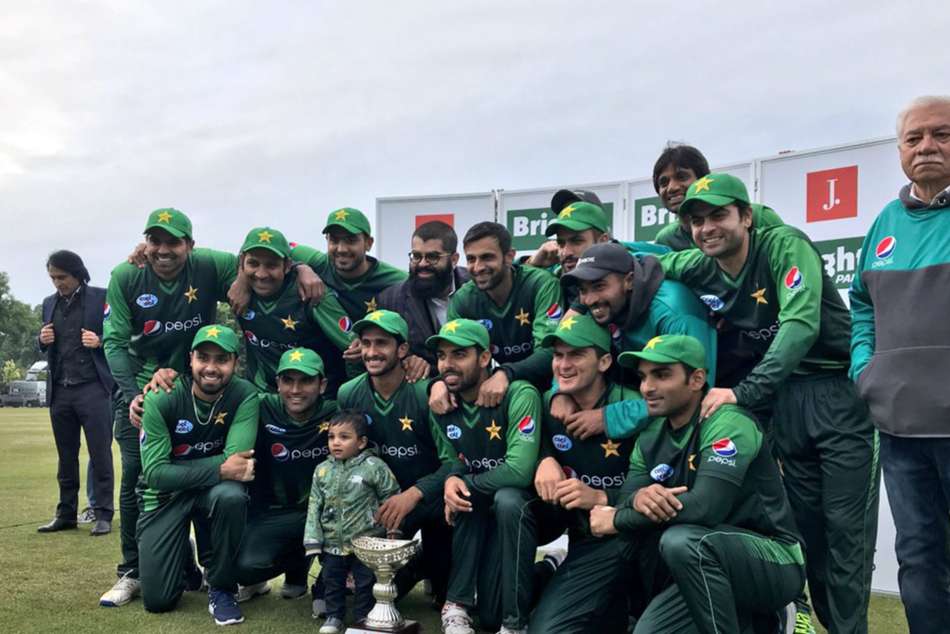 Pakistan team celebrate the T20 series win Pakistan team celebrate the T20 series win