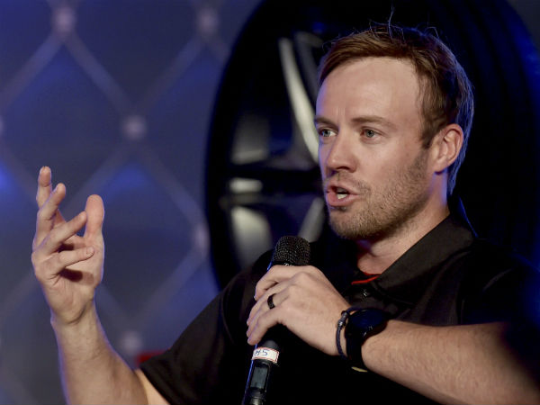 2. AB de Villiers - 11 catches vs Pak at Johannesburg, 2013