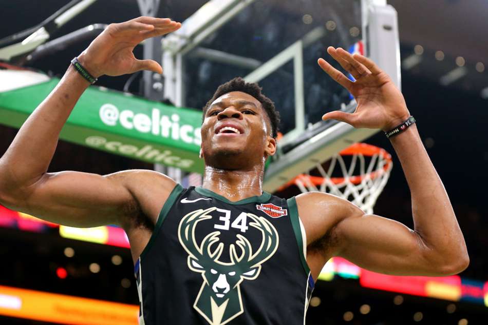 Giannis Antetokounmpo recorded 27 points and 21 rebounds for the Bucks Giannis Antetokounmpo recorded 27 points and 21 rebounds for the Bucks