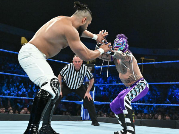Rey Mysterio vs Andrade in 2-out-of-3 Falls Match