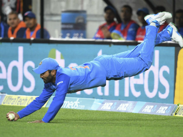6. Dinesh Karthik - 5