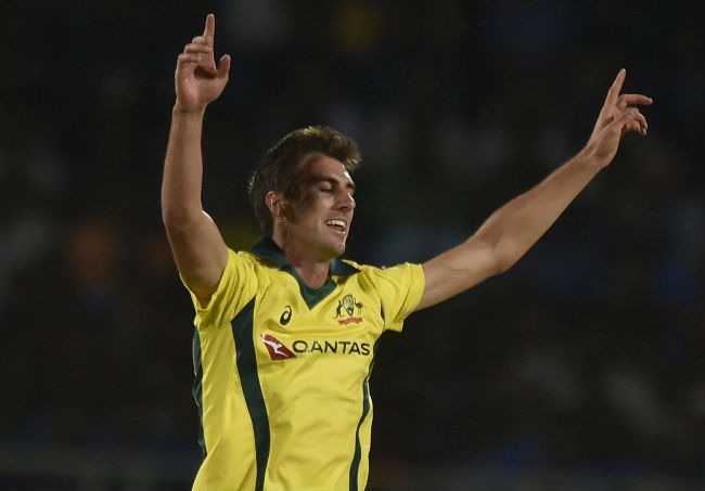 Maxwell showers praise on Cummins