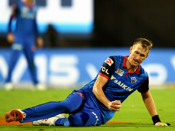 'Bowlers feel pressure when MS is in the middle'