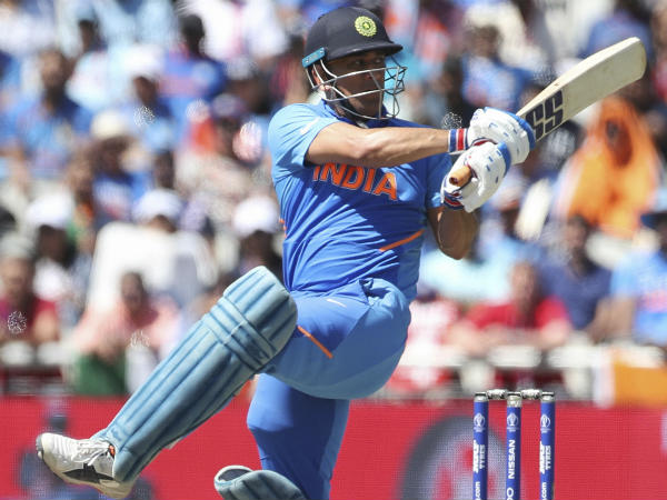 1. Kohli backs Dhoni