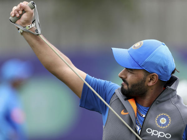 4. Rishabh Pant/Dinesh Karthik/Vijay Shankar