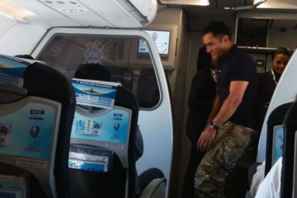 Dhoni snapped on board the flight to Srinagar