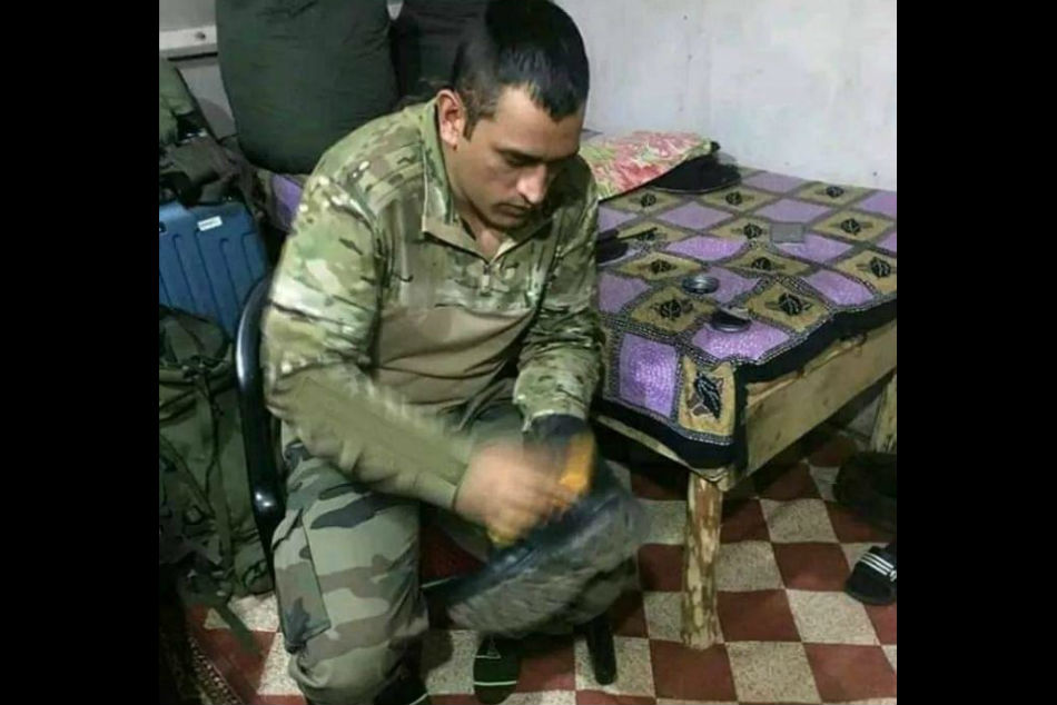 Dhoni polishes his shoes