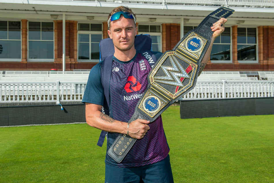 Jason Roy poses with the title