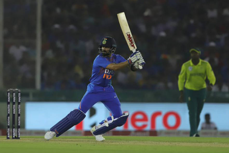 Virat Kohli timed a run chase superbly as India defeated South Africa by seven wickets in the second T20I in Mohali (Pix: BCCI)